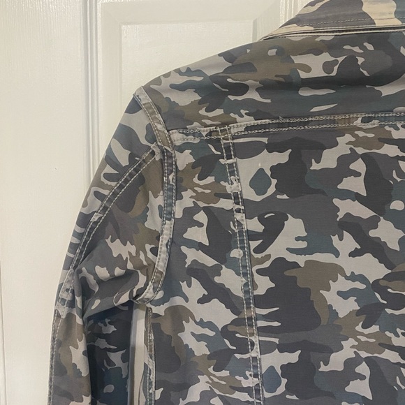 Camo Jean Jacket Size Small - Picture 13 of 13